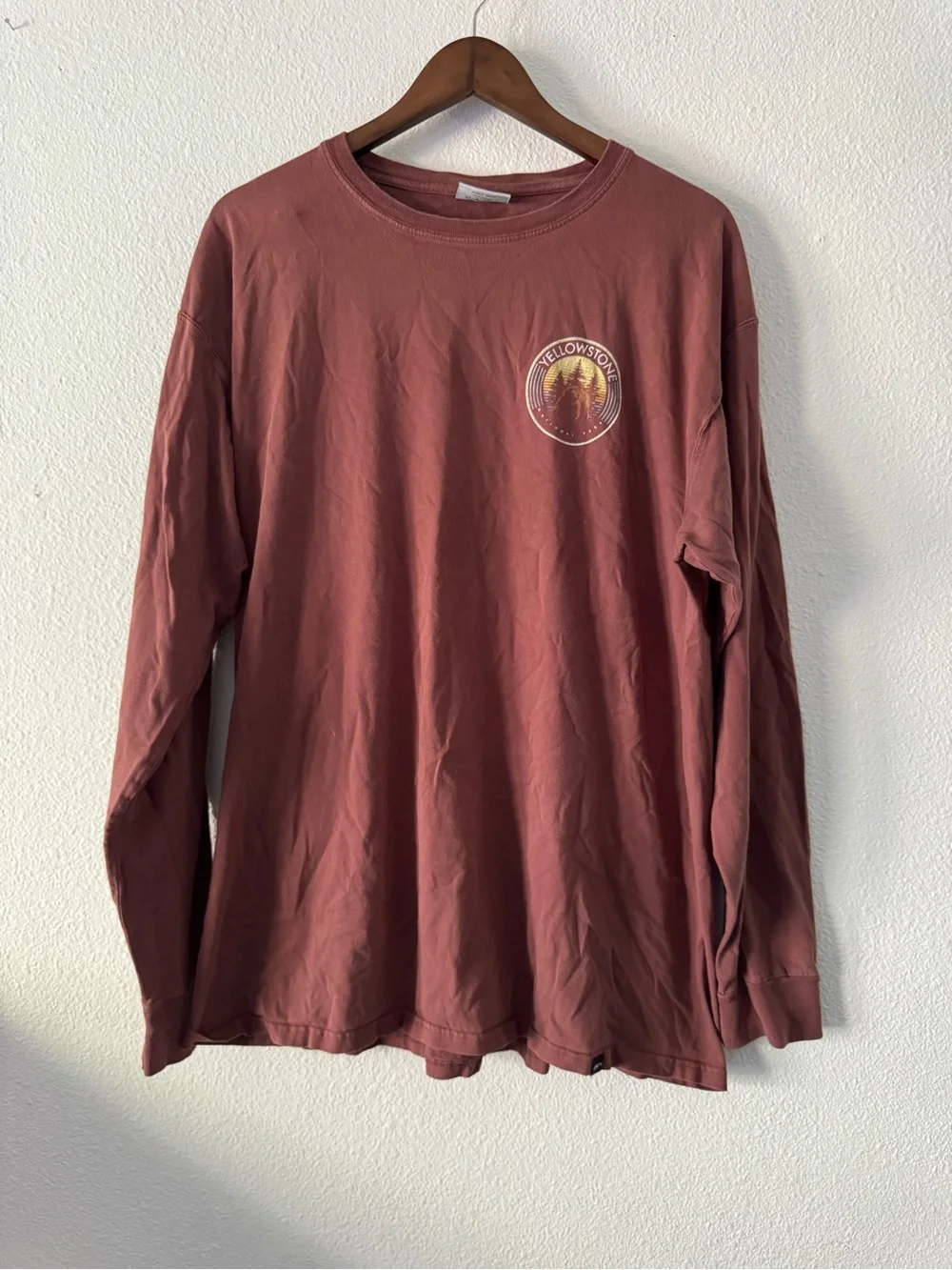 Techstyles Yellowstone National Park Graphic T Shirt Men XL Burnt Red Outdoorsy - Picture 13 of 14